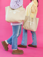 Gals on the Go: 'Oversharing' Tote