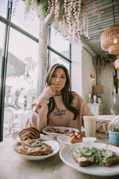 Giannina: 'I Am Dessert' Rosa Pink Crewneck